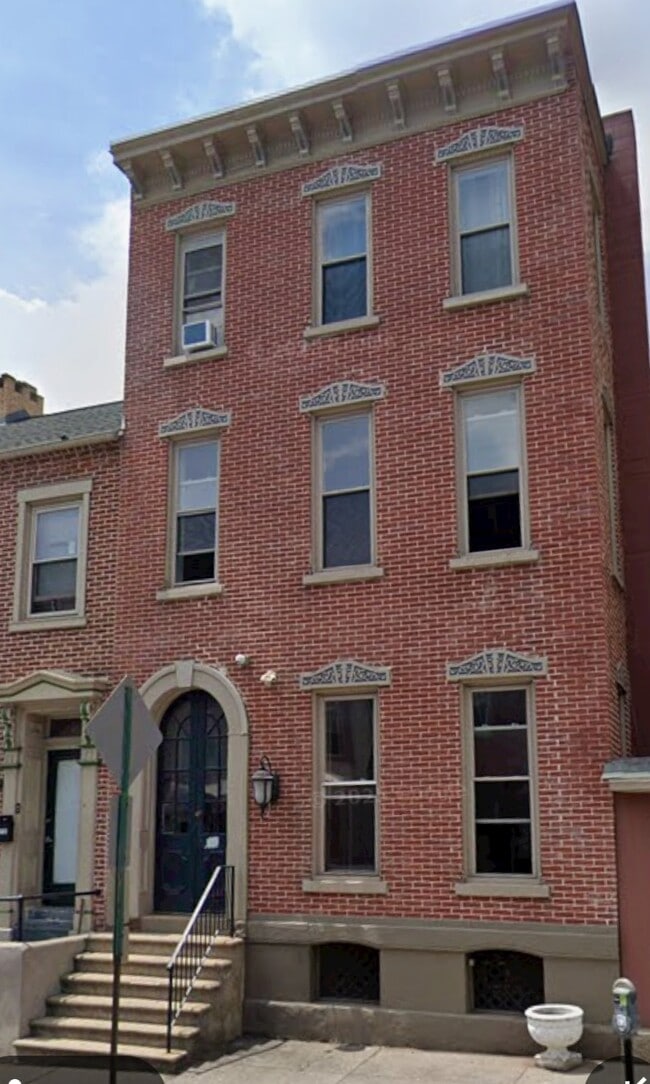 Building Photo - 218 N 6th St Unit 3