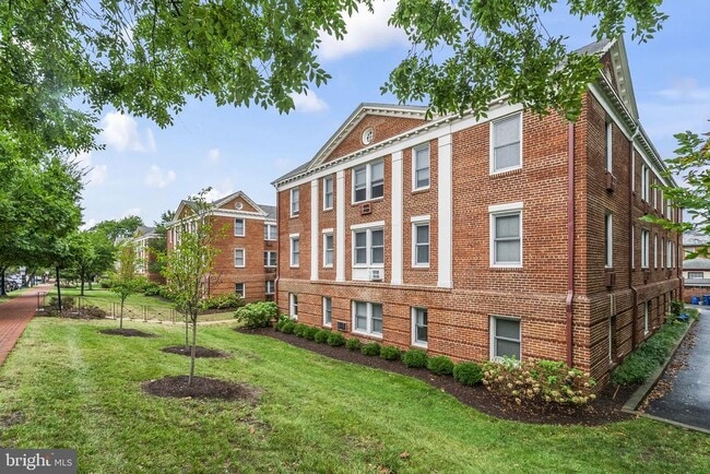 Building Photo - 922 S Washington St Unit 102 Rental