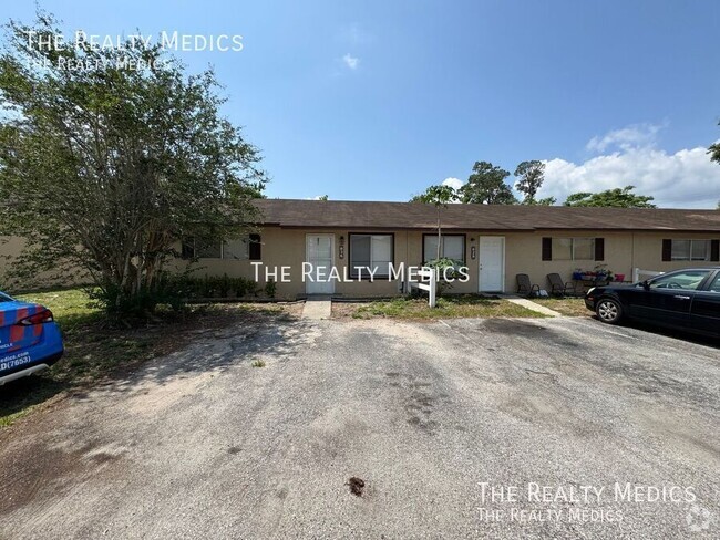 Building Photo - 836 W Rosewood Ln Rental