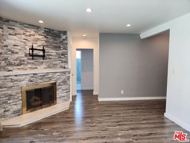 Photo - 6662 Satsuma Ave