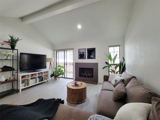 755 Bering Dr Unit B