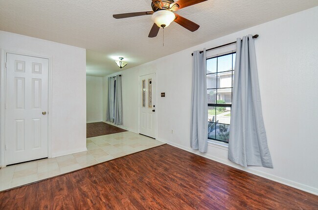Photo - 13837 Purplemartin St