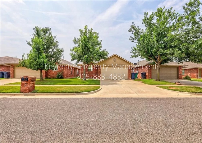 Photo - Gorgeous 3 bedroom 2 Bath and 2 Car Home in the Heart of Yukon