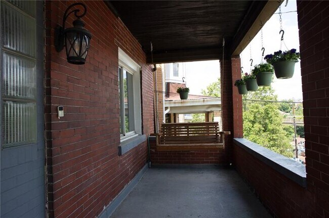 Photo - 1636 Dagmar Ave