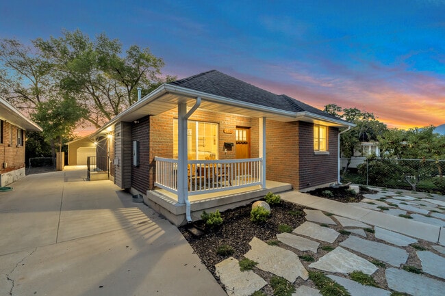 Building Photo - 2855 Fowler Ave