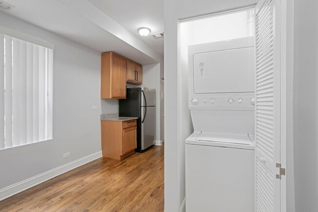 2005 W Jarvis Ave Unit 2