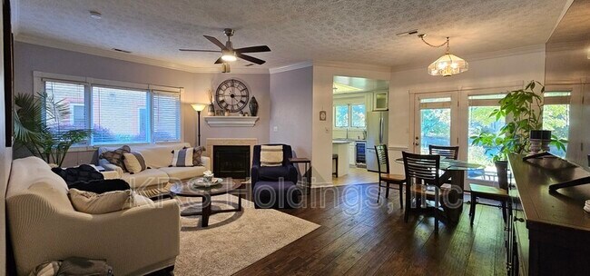 Photo - 122 Genoa Dr