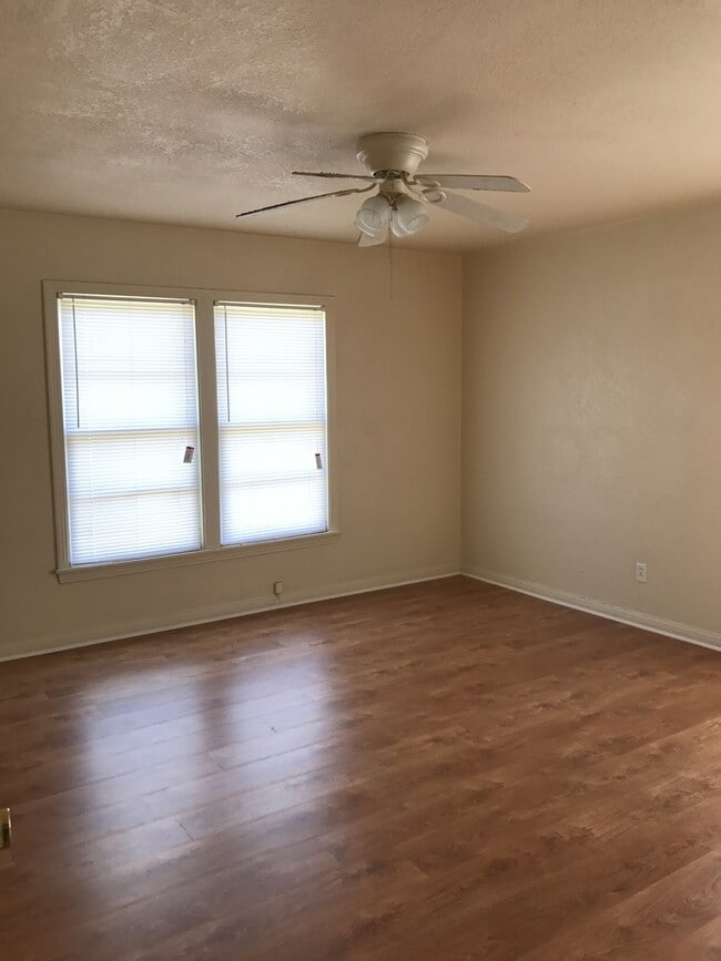 Photo - 2113 Richter Ave