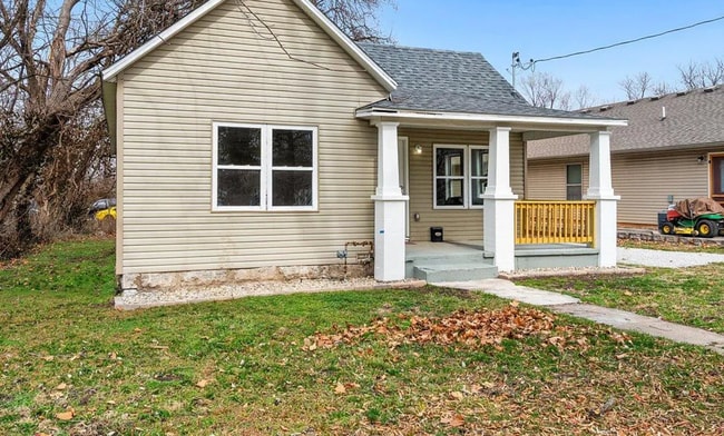 Photo - 2 bedroom | 1 bathroom | Remodeled | Quiet street | Pets welcome!