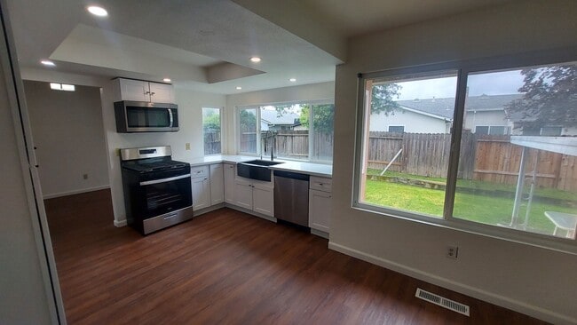 Photo - Spacious 4 bedroom, 3 bath home Tri-level in the Scottsdale East Area between Florin Rd and Gerbe...