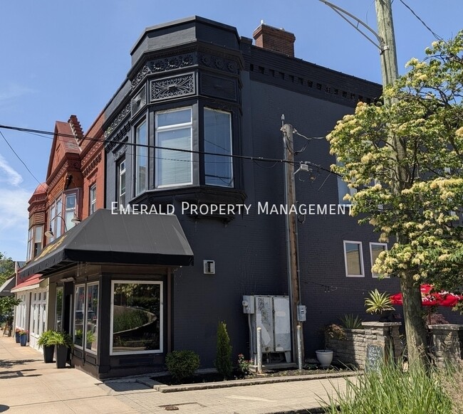 Building Photo - 514 E State St Unit 1