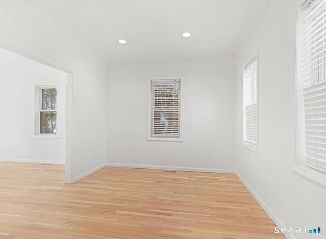 Photo - 709 Tunxis Hill Rd