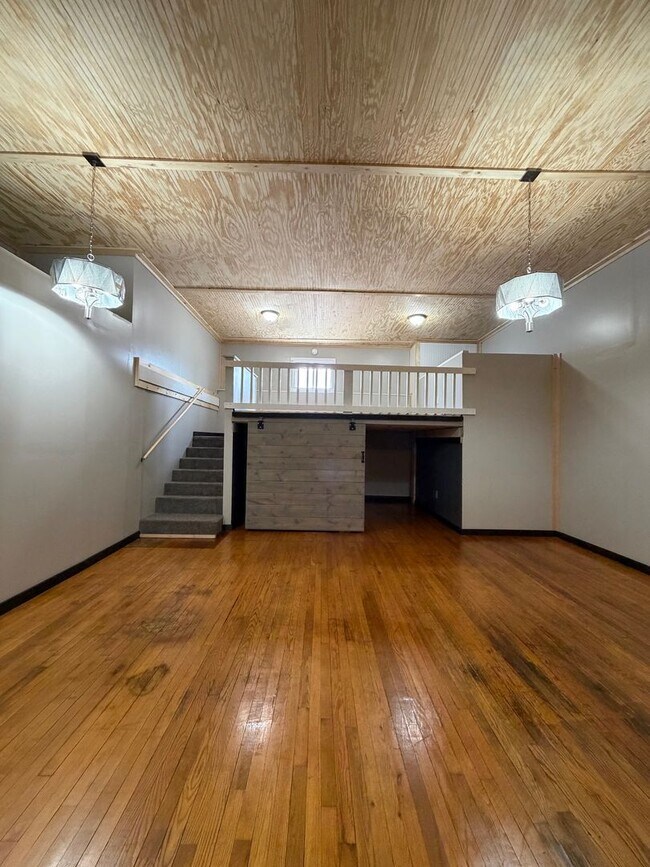 Building Photo - 311 Main St Unit 2