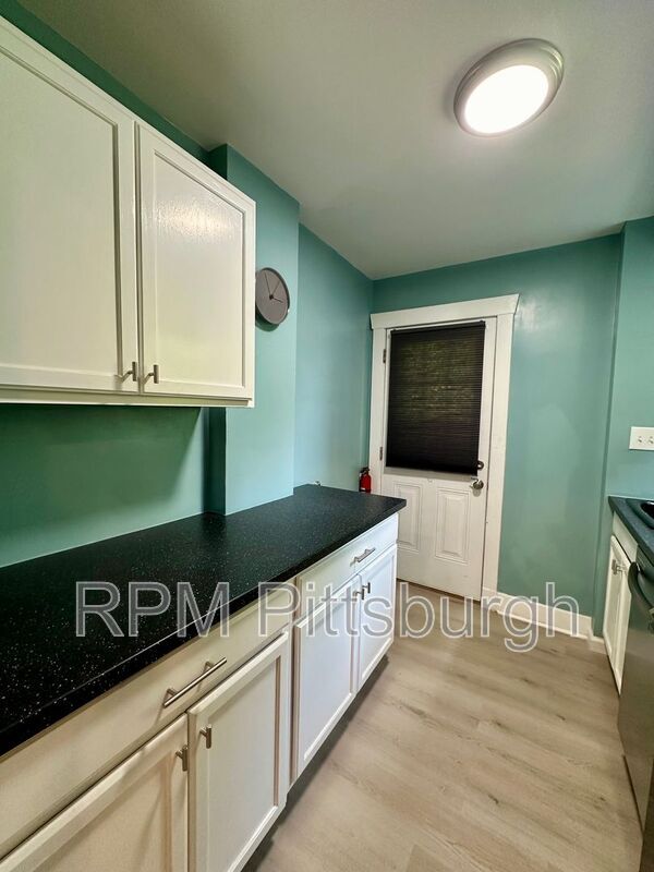 Photo - 929 Clarissa St