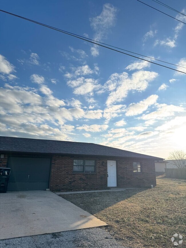 Building Photo - Updated 2 Bedroom Duplex in Republic, MO! Rental