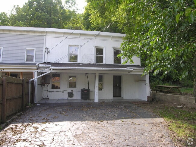 Building Photo - Home with Central Air Next to Park