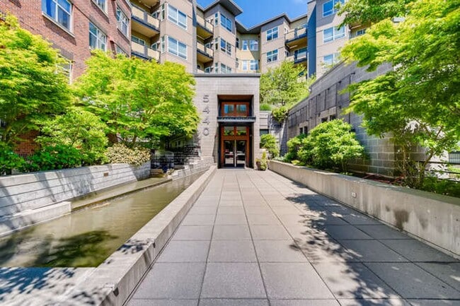 Photo - SPACIOUS 1-BEDROOM APARTMENT FOR RENT IN DOWNTOWN BALLARD!