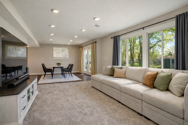 Photo - Charming 3-Bedroom Retreat with Finished Basement & Cozy Fireplace in Shoreview!