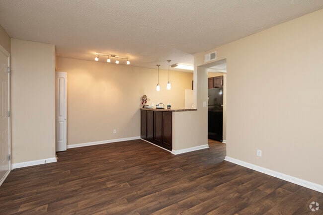 1 bed, 1 bath, 750 sq ft