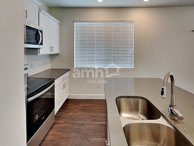 Photo - 8235 Joyce St