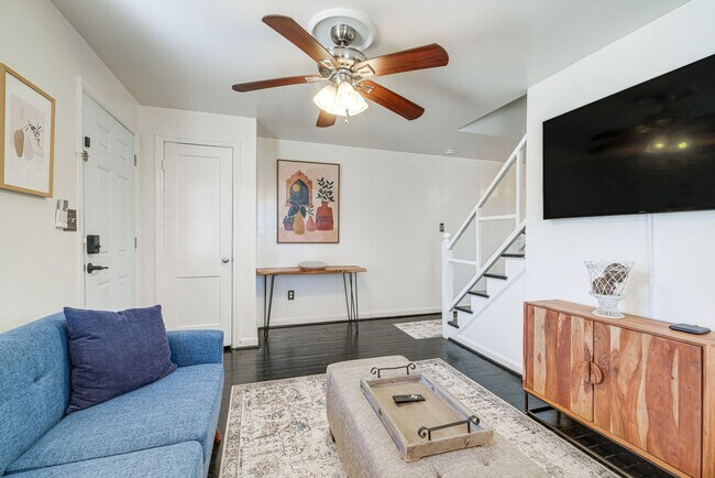 Photo - 2430 S Oakland St Unidad SI ID1545862P