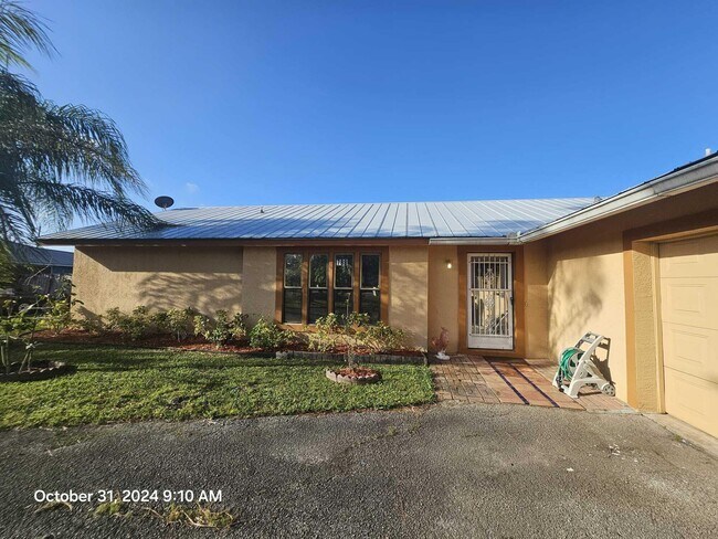 Photo - 788 SE River Ct