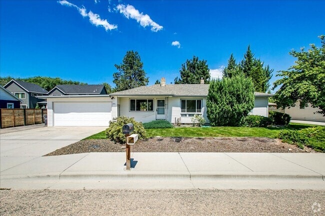 Building Photo - East End - Huge Yard Rental