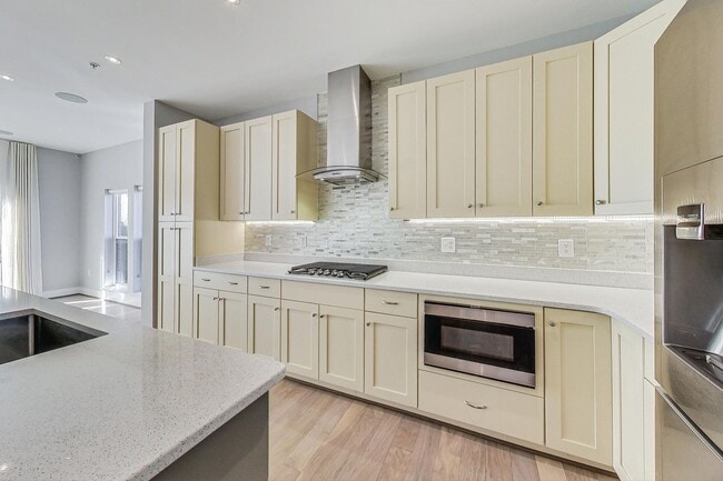 Photo - Luxury TH in King Farm 4 + 3.5Ba & Rooftop deck