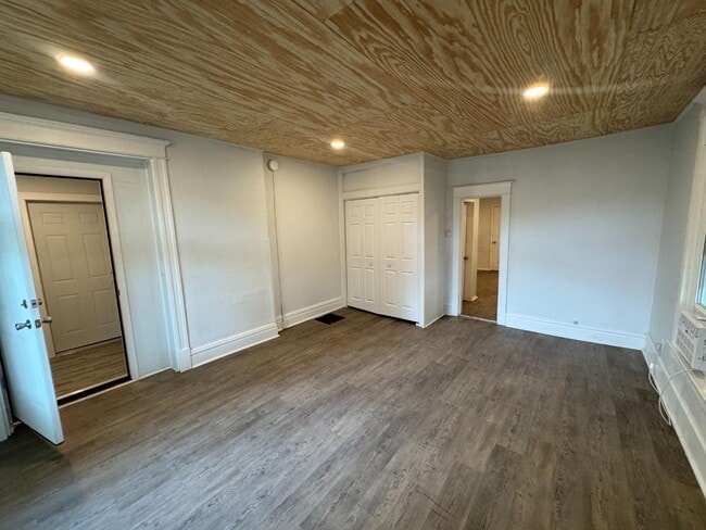 Photo - 704 W Monroe St