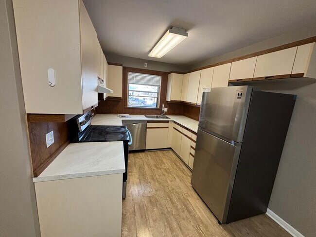 Photo - 333 Erb St. W