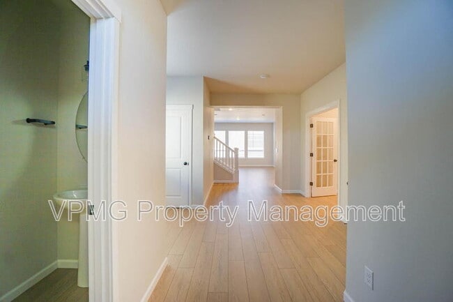 Photo - 18300 NE 14th St