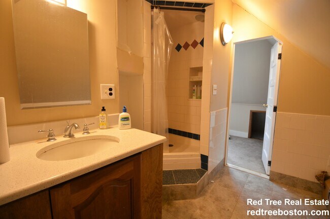 Photo - 305 Central St