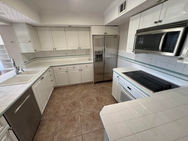 Photo - 349 NE 31st St