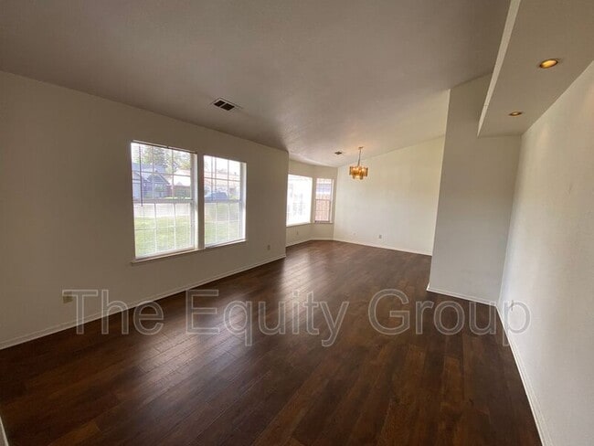Photo - 5936 W Oak Ave