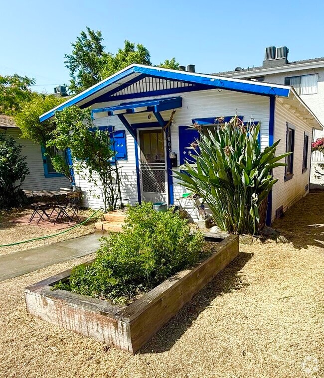 Building Photo - 608 E Angeleno Ave Rental