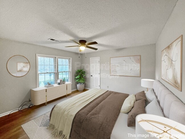 Photo - 408 Thorne St