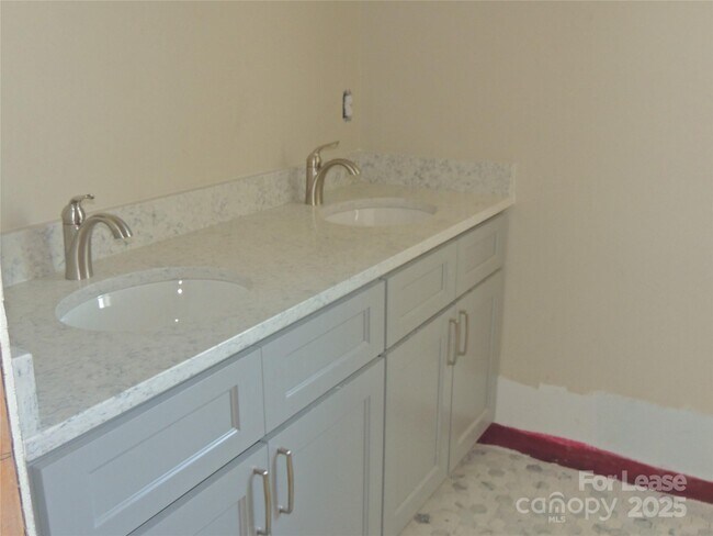 Photo - 126 W Court St