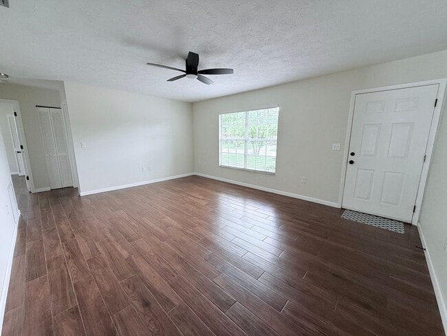 Photo - 2953 Oak St