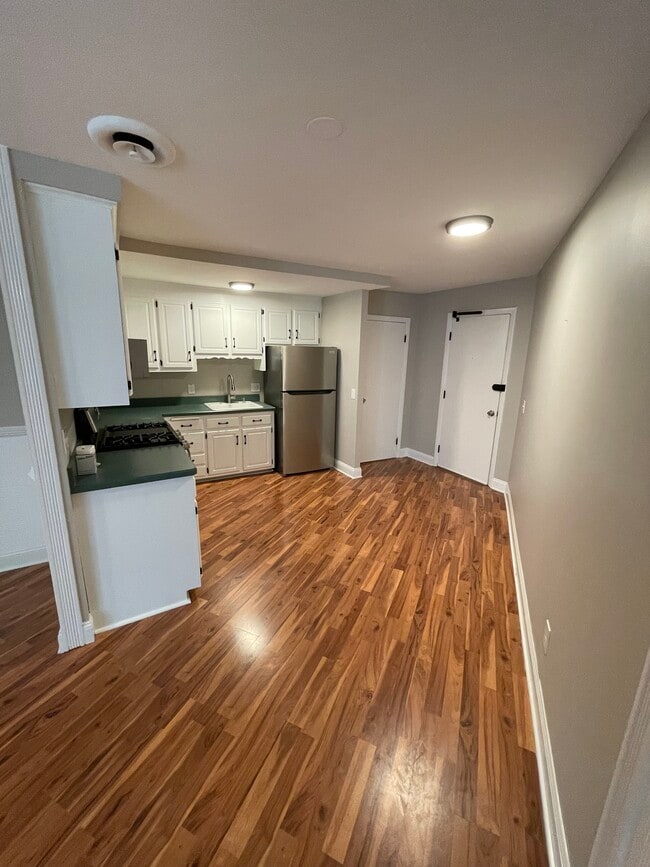 Photo - 124 Biruta St Unit A5