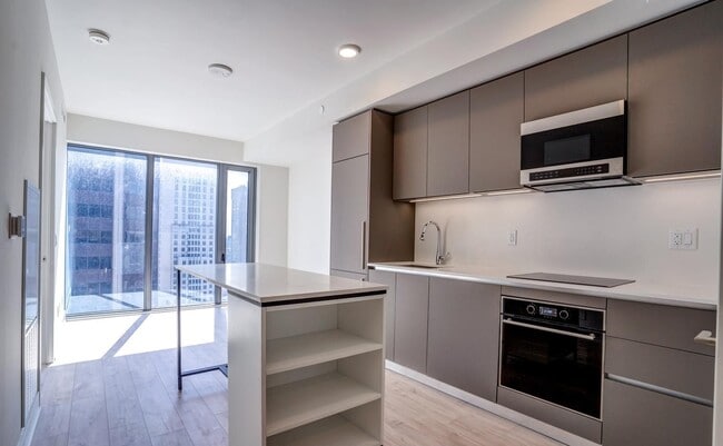 Building Photo - 3904-8 Cumberland St Toronto ON M4W 0B6 Unit 3904