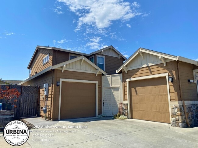 Building Photo - Newer Home, Beautiful Santa Rosa Property!