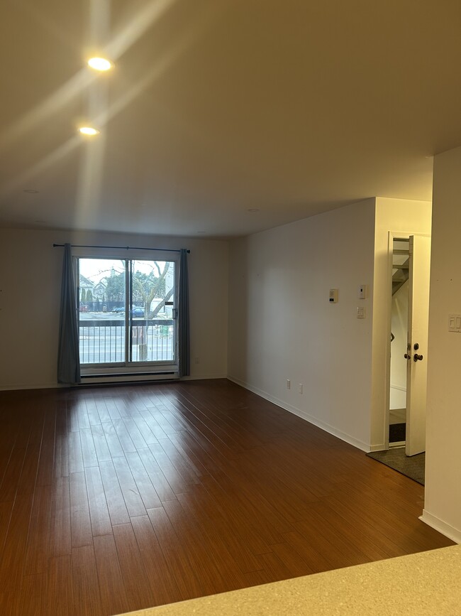 Photo - 18125 Boul De Pierrefonds