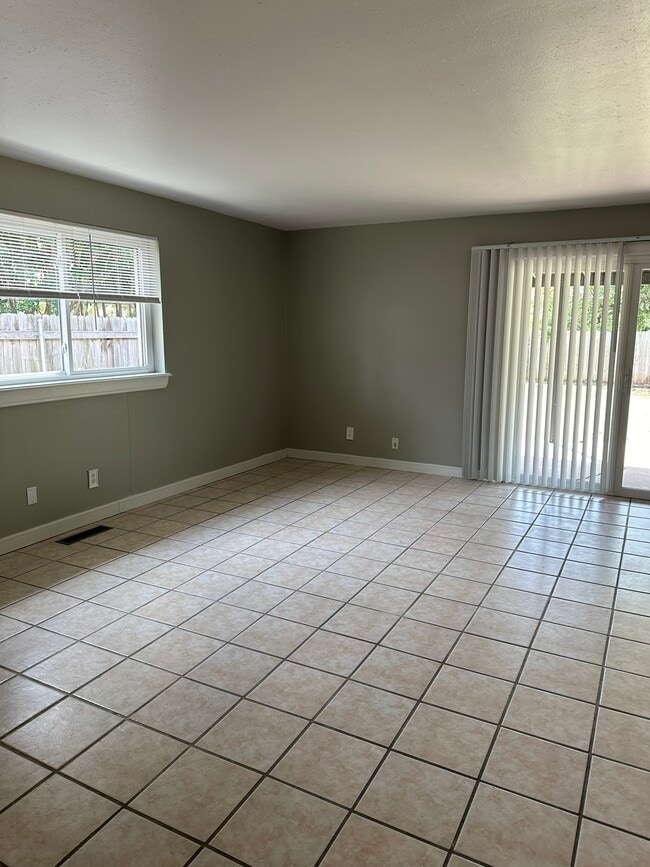 Photo - 220 W Ridge Rd