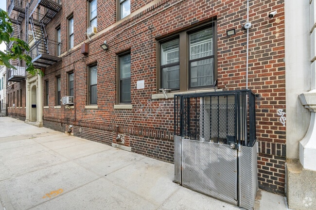 537 CLINTON AVE