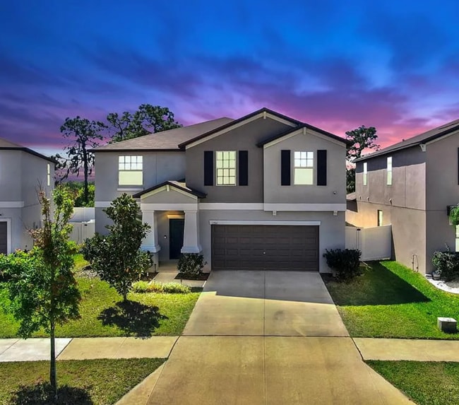 Building Photo - Beautiful 6BR with Amenities - Now Available!