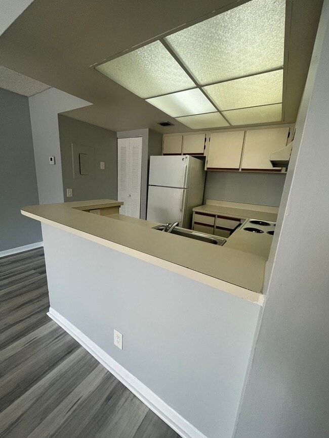 Photo - ONE BEDROOM ONE BATHROOM!! WATERFRONT COMMUNITY Unit 110