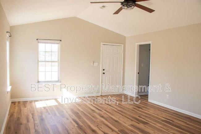 Photo - 3225 Lasalle St