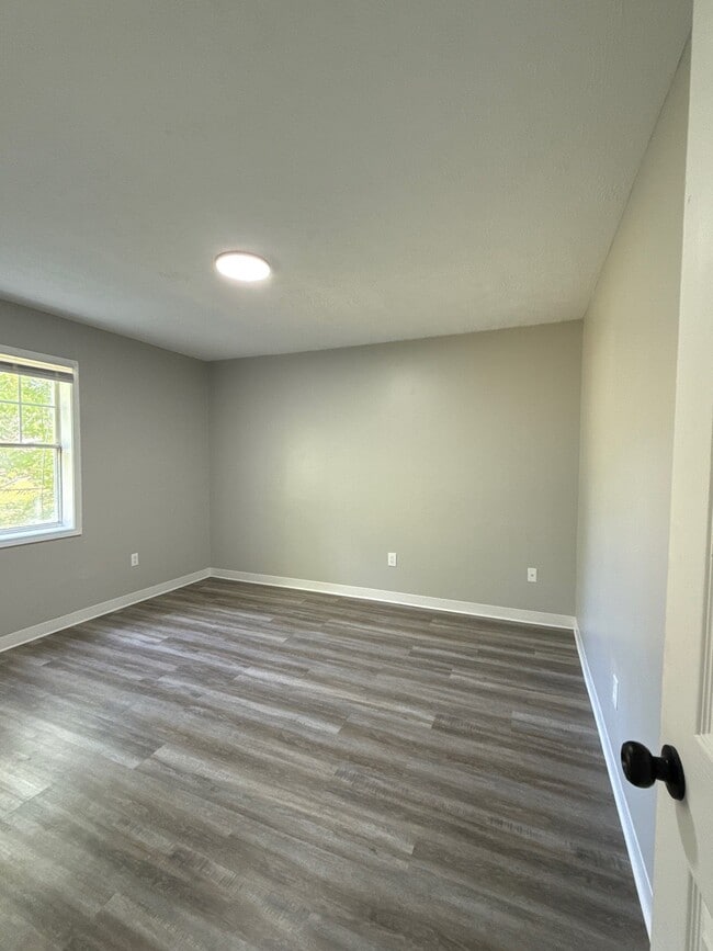 Photo - 1258 Fairground Rd
