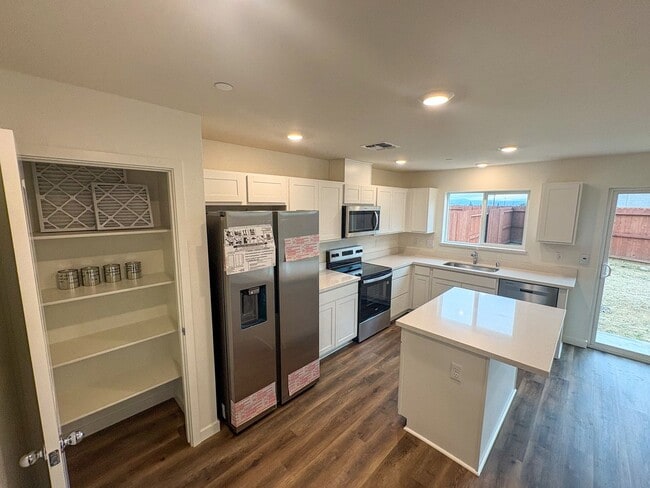 Photo - NEW REDDING HOME - Comfortable Living in a Newly Built House