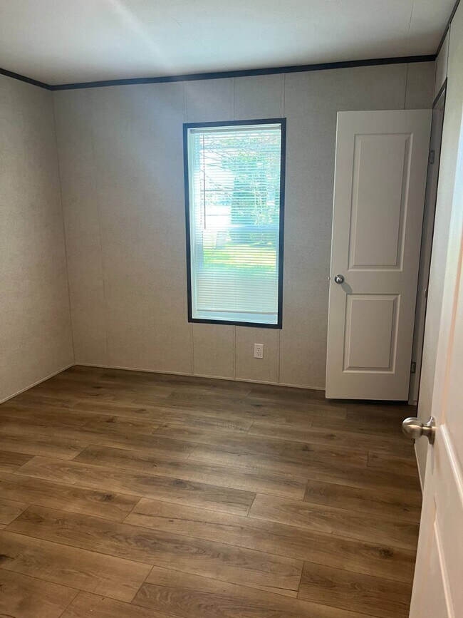 Photo - 1085 Spring Bay Rd